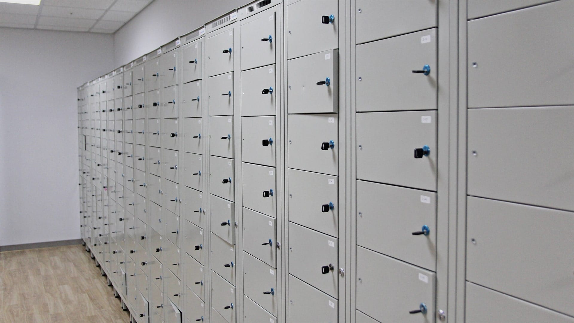 Employee changing and locker room requirements